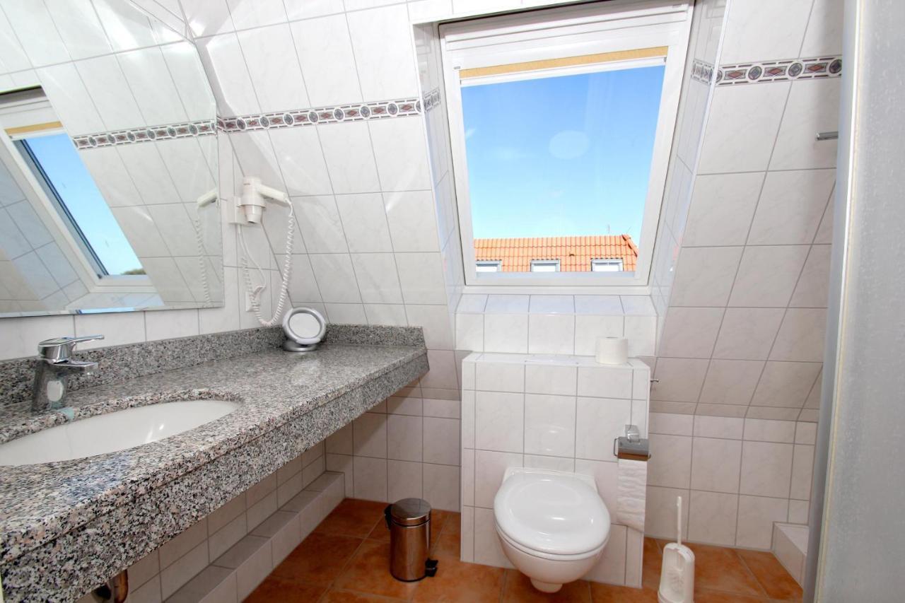 Hafennahe Ferienwohnung Mit Balkon Und Meerblick - Hafenhaeuser Wiek Wohnung 06 Вік-ауф-Рюґен Екстер'єр фото